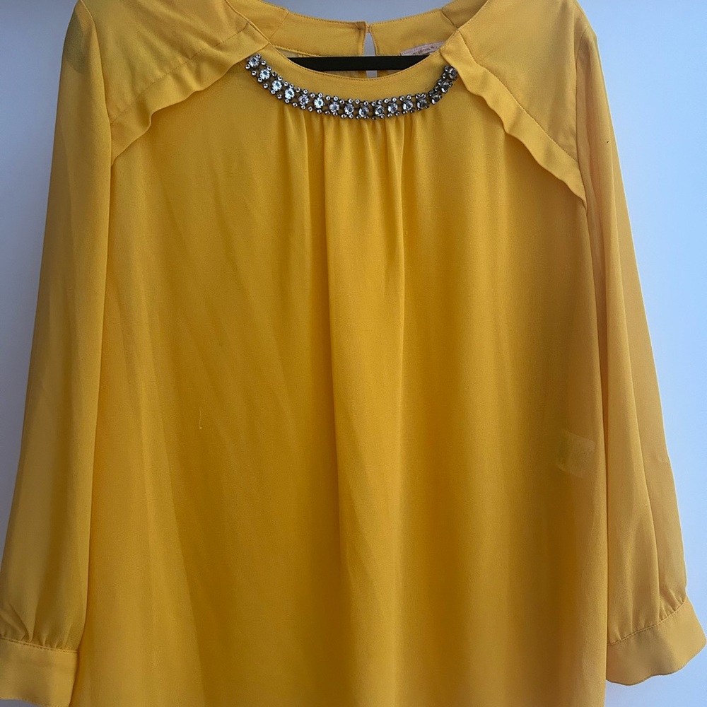Gibson Yellow Boxy Blouse with Peter Pan Collar